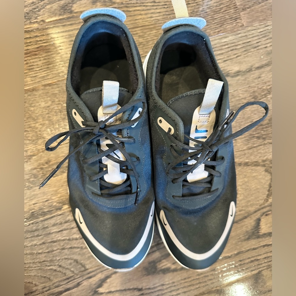 Nike AirMax Dia Women’s 9.5